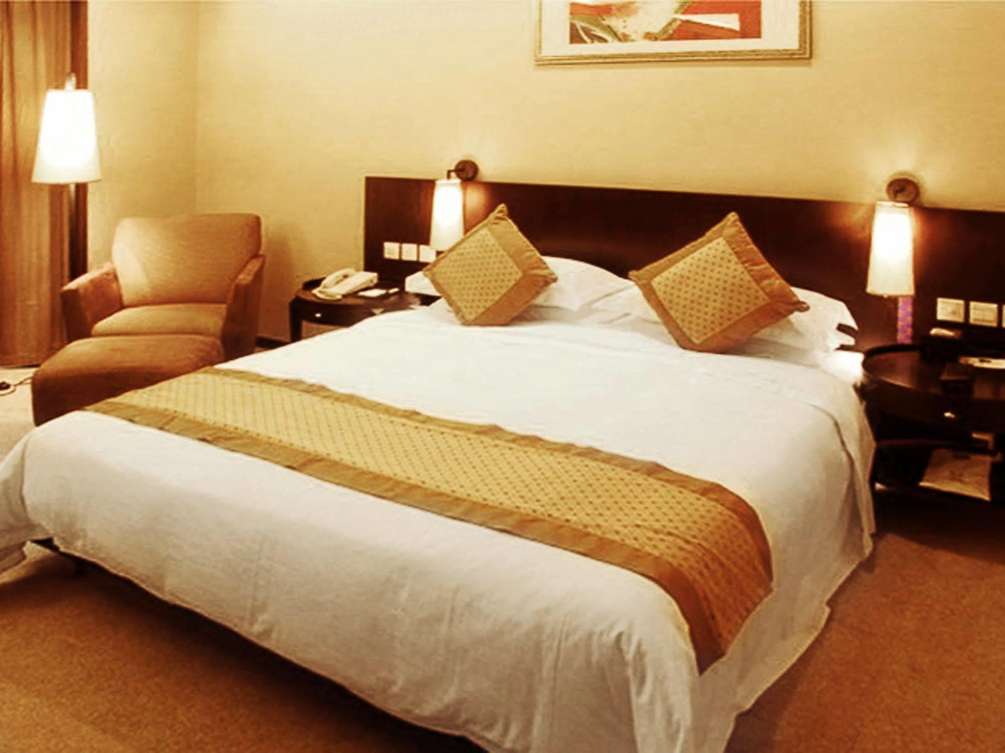 Dongguan Dongcheng International Hotel - Free Shuttle Buses For Executive Room Guests During Canton Fair Esterno foto